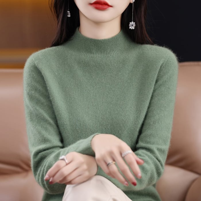 WILTRUD I LÄSSIGER PULLOVER