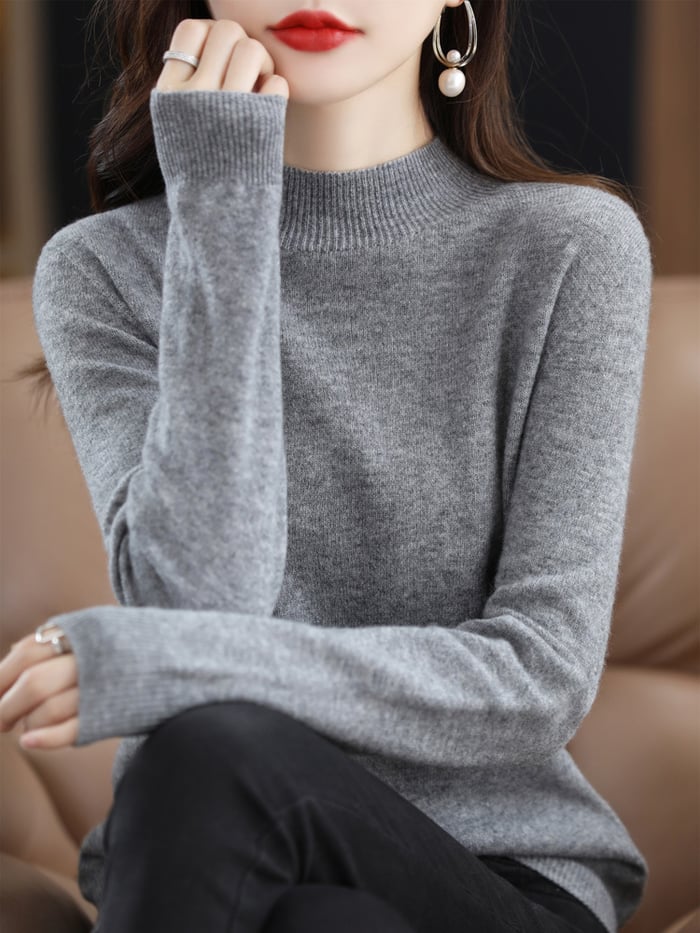 WILTRUD I LÄSSIGER PULLOVER