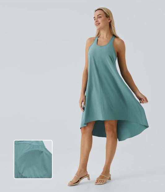 Breezeful™ Rückenfreies, fließendes Midi-Freizeitkleid mit Racerback, Seitentaschen und High-Low-Design - schnelltrocknend